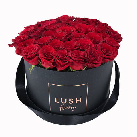 Trandafiri rosii in cutie clasica neagra